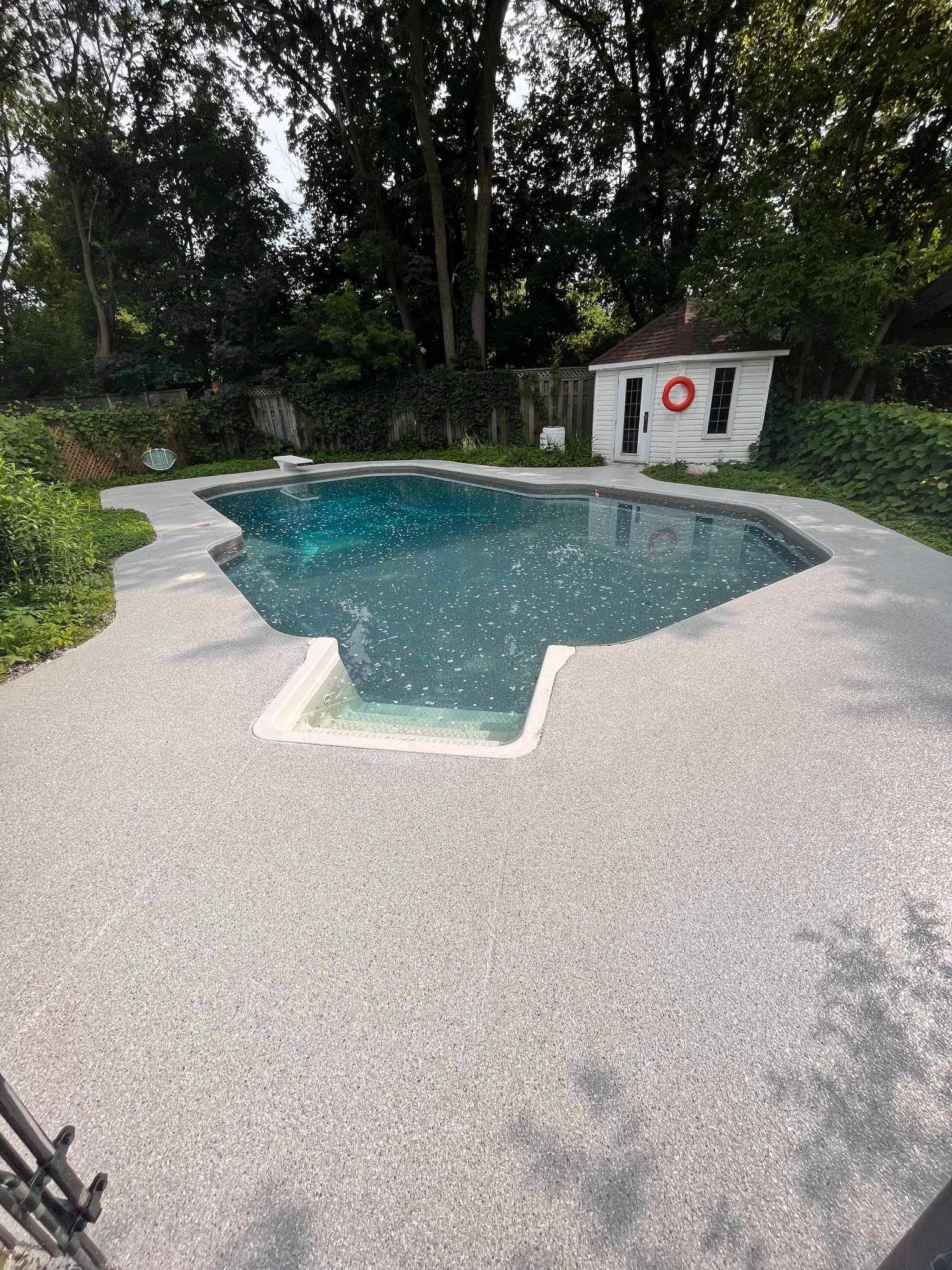 Contours de piscine